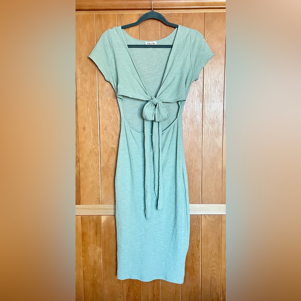 Lovely, mint green midi dress. Perfect for brunch or cocktail hour!